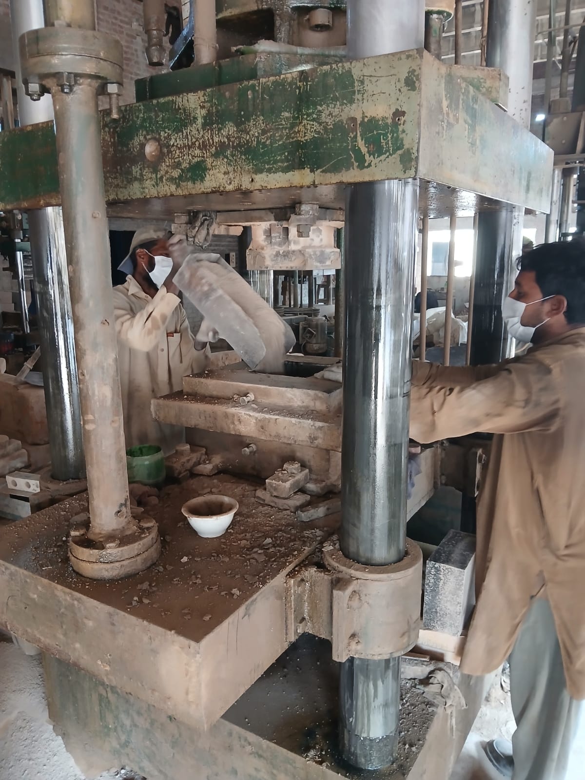 Pressing refractory elements at a 1500 ton press